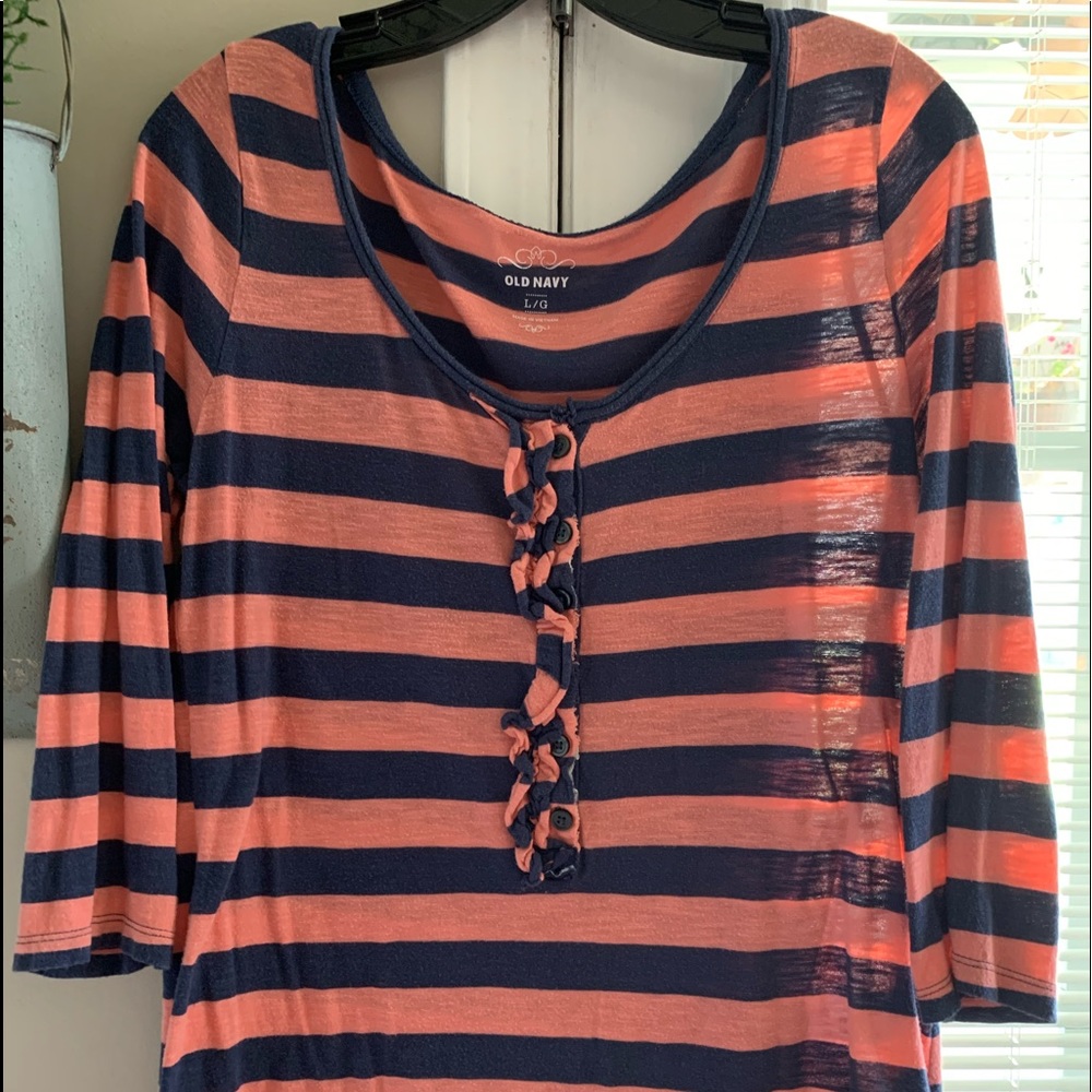 Old Navy 3/4 sleeve top. Ruffle front.